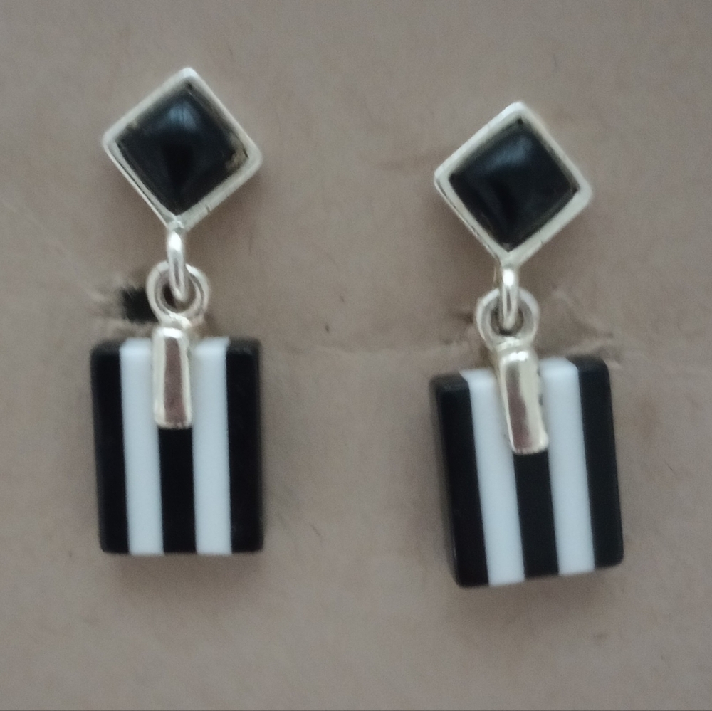 Vintage Black and White Clip-On Earrings - Picture 3 of 6